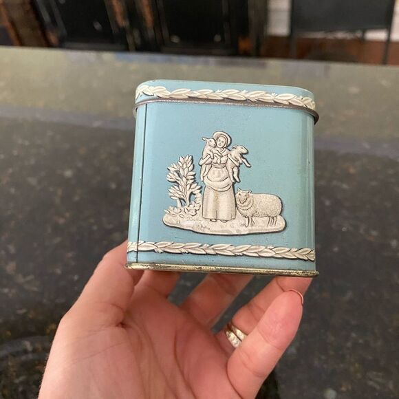 VTG Lt Blue *Victorian* Print Tea Tin ENGLAND - Picture 6 of 12